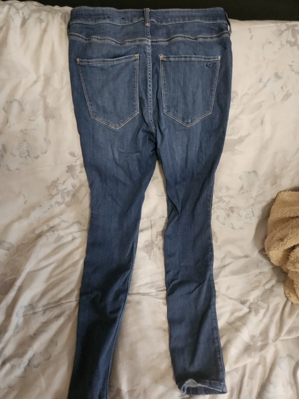 Hollister Women's Skinny Jeans in Medium Blue Wash